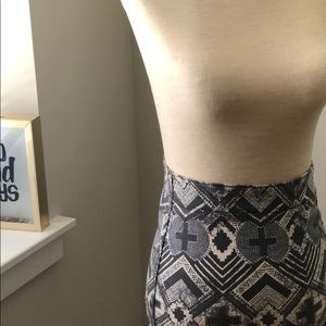 H&M Divided Abstract Mini Skirt size 2 US